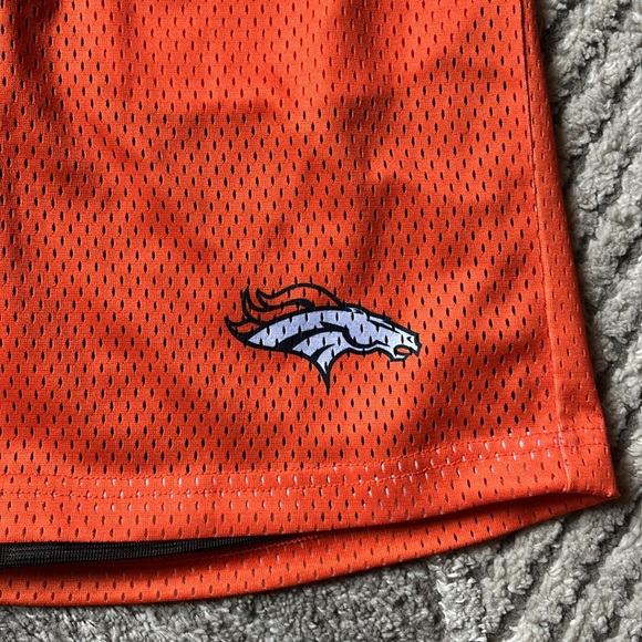 NWOT Denver Broncos Men’s Basketball Shorts - Picture 2 of 4